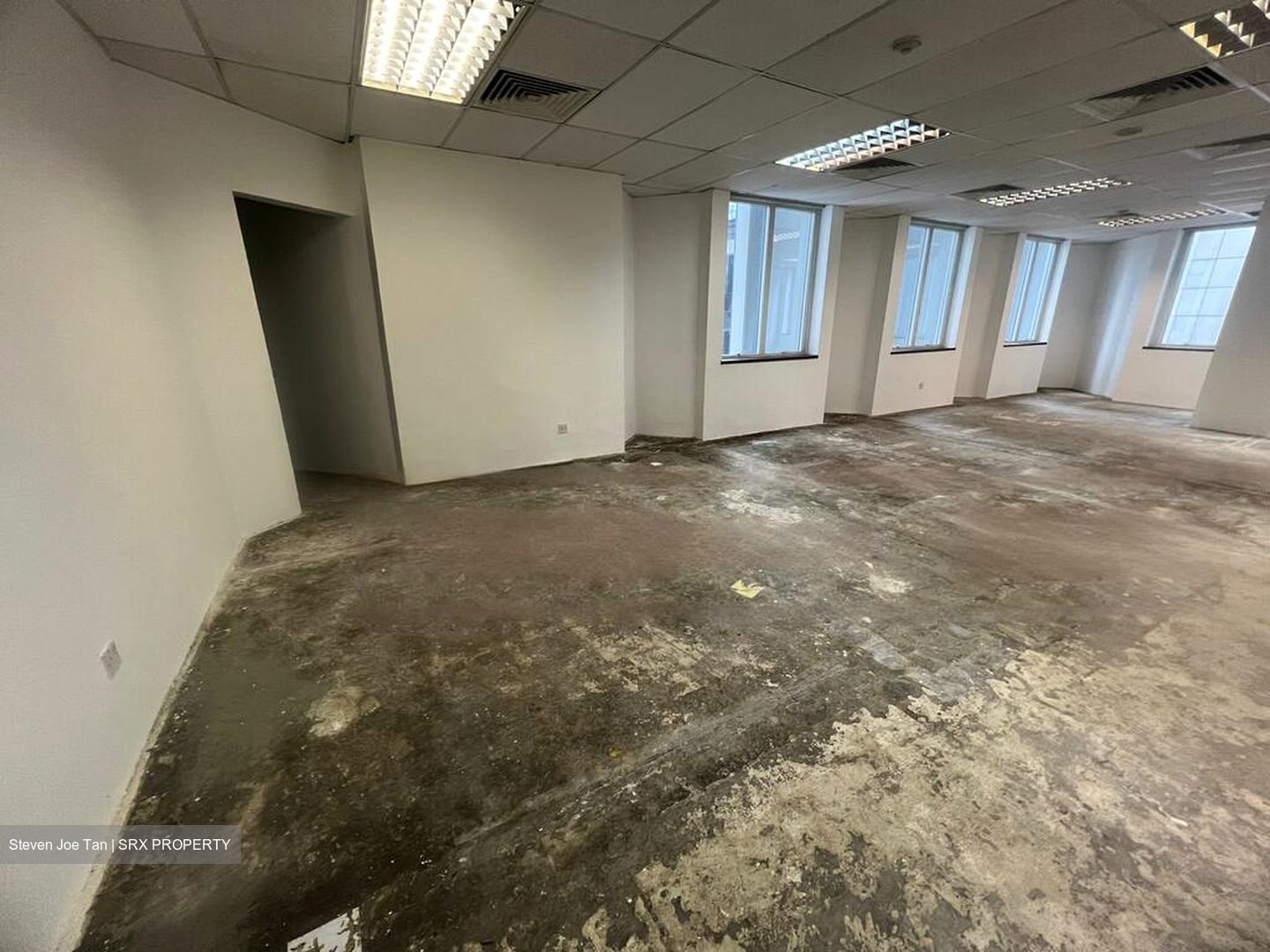 Bangkok Bank Building (D1), Office #622561741